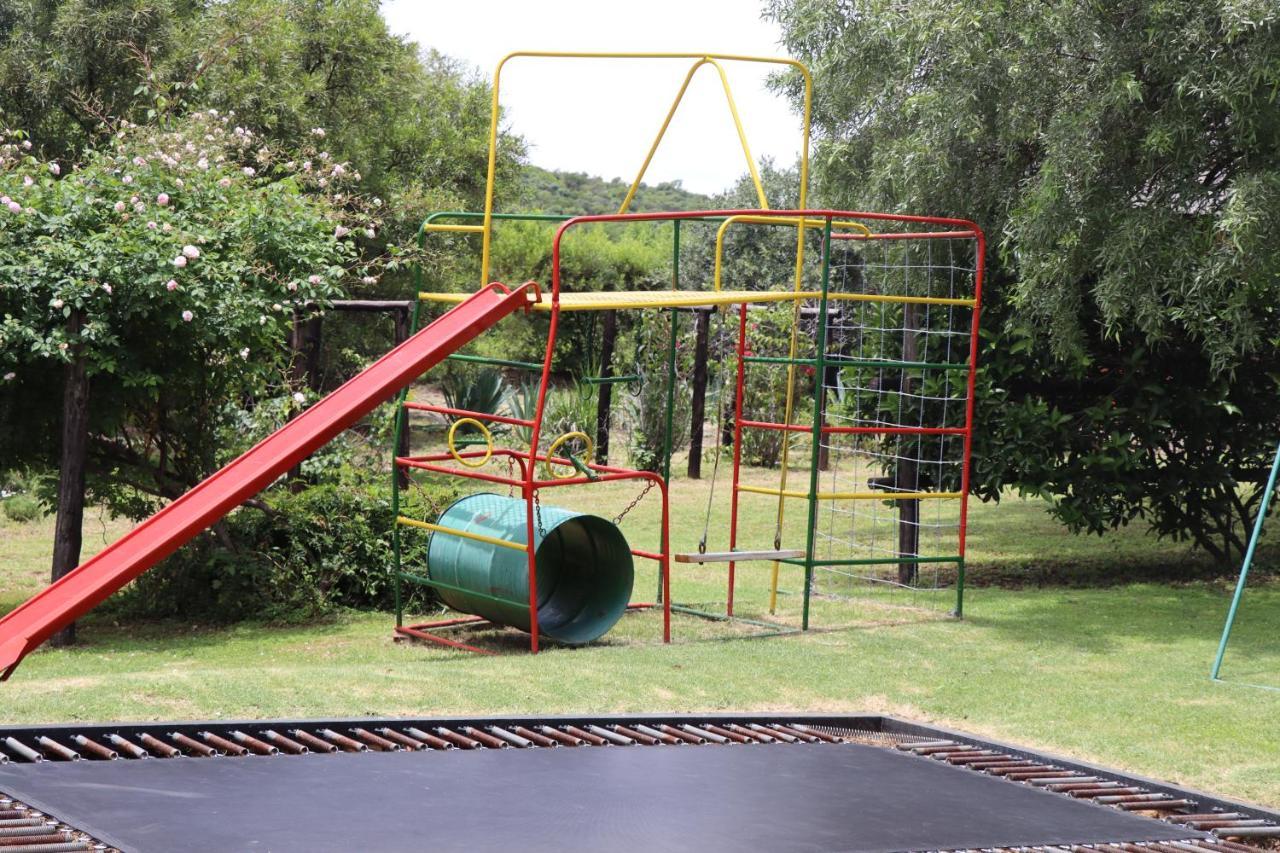 Olive Tree Farm Bed & Breakfast มากาลีสเบิร์ก ภายนอก รูปภาพ