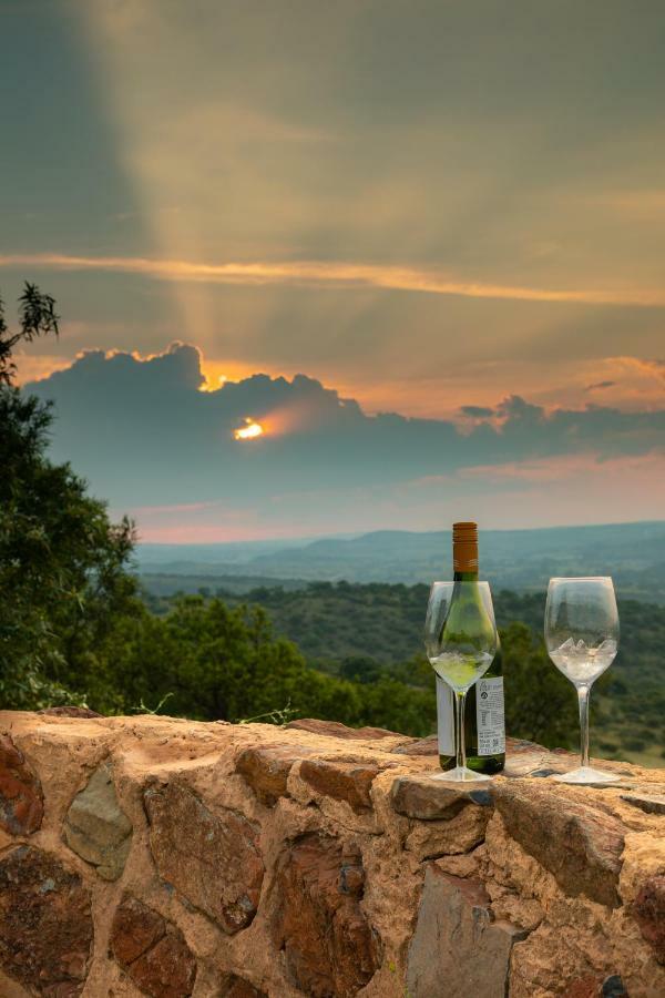 Olive Tree Farm Bed & Breakfast มากาลีสเบิร์ก ภายนอก รูปภาพ