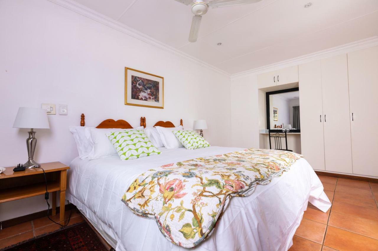 Olive Tree Farm Bed & Breakfast มากาลีสเบิร์ก ภายนอก รูปภาพ
