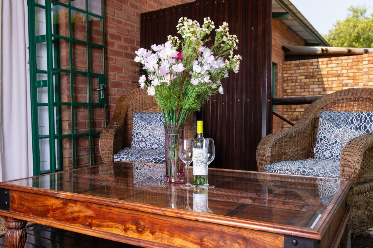 Olive Tree Farm Bed & Breakfast มากาลีสเบิร์ก ภายนอก รูปภาพ