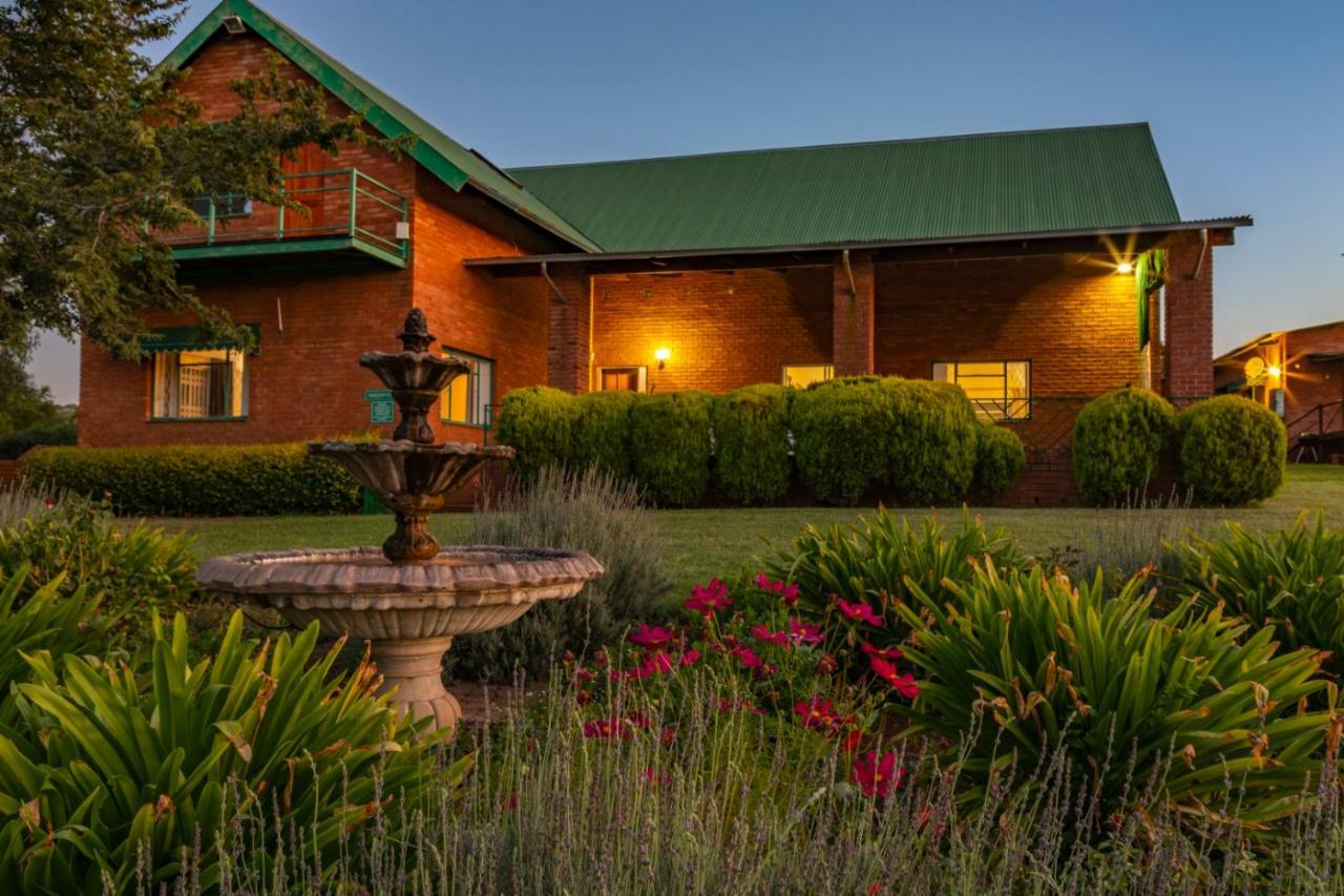Olive Tree Farm Bed & Breakfast มากาลีสเบิร์ก ภายนอก รูปภาพ